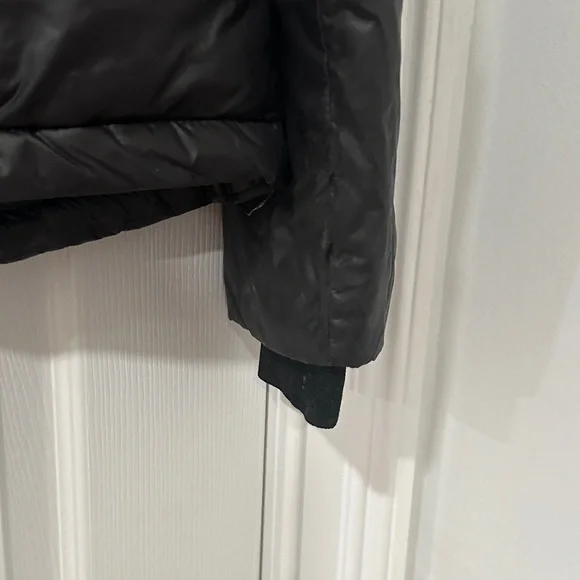 UGG Women's Black Puffer Jacket - Picture 12 of 13